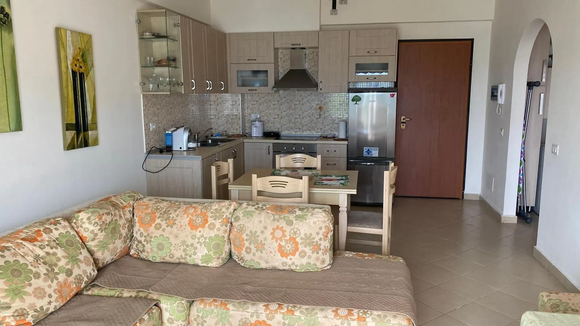Sea-View Apartment Саранда