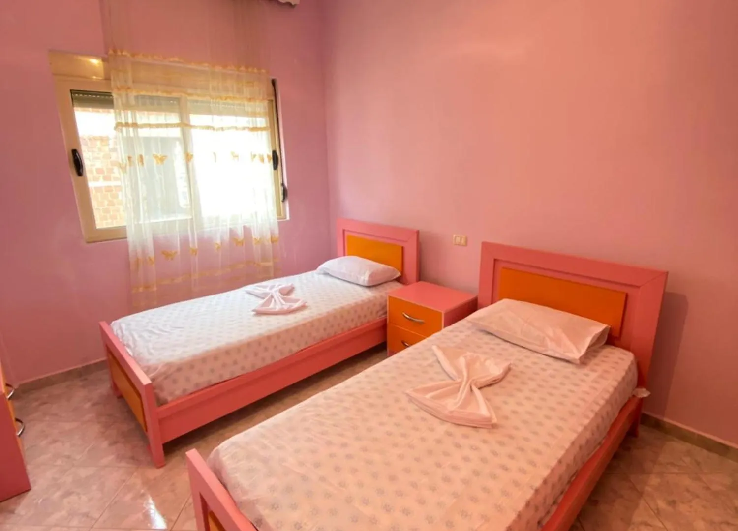 Sea-View Apartment ساراندا